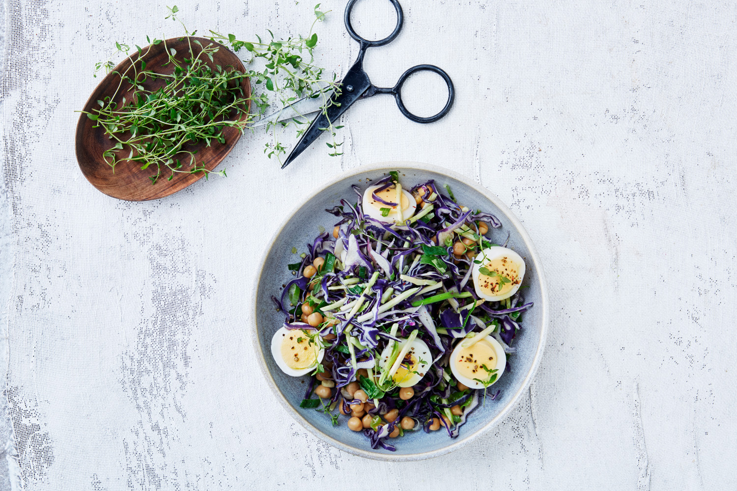 40 Boiled and peeled cage eggs 